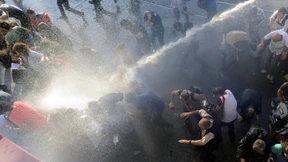 Polizei setzt wieder Tränengas gegen Demonstranten ein