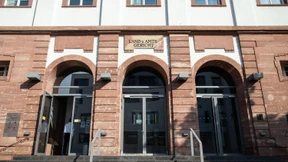 Experimente mit Messer im Gerichtssaal