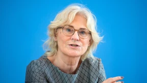 Lambrecht fordert Überprüfung der Maskenpflicht