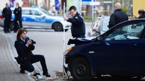 Bankräuber fährt mit Fluchtauto gegen Hauswand und stirbt