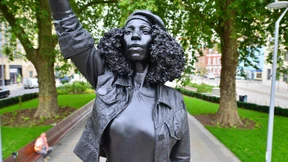 BLM-Statue nach einem Tag entfernt