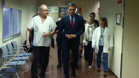 Spaniens Regierungschef besucht verwundete Polizisten 