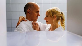 Er ist ganz allein unter Chirurgen