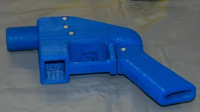 Zwei Jahre Haft für Japaner, der  Waffen ausdruckte