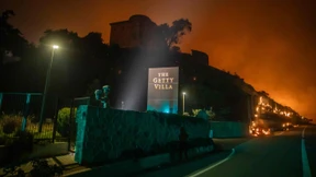 Kunst von den Flammen bedroht