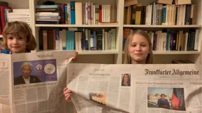 Die Kleinsten richten sich an die Großeltern