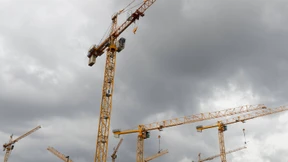 Ausleger von Baukran in Frankfurt abgerissen