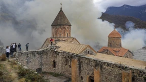 Bewohner in Nagornyj Karabach zünden ihre Häuser an
