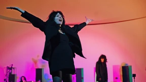 Den Frauen die Bühne