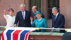 Lächeln, winken und nochmal winken