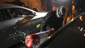 Demonstranten demolieren Luxusautos in WM-Stadt