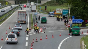 Notfalls zu Fuß über die Gleise 