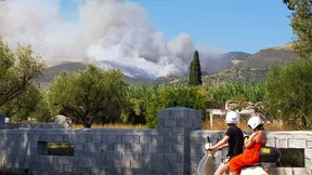 Feuer wütet auf griechischer Insel