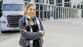 Sie bringt Lastwagen das autonome Fahren bei