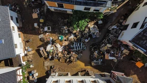 Sich von Hab und Gut trennen