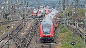 Milliarden für Bus und Bahn in Hessen