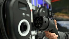 Eon rüstet Mediamarkt und Saturn mit Ladesäulen aus