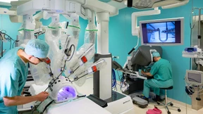 Operieren aus zwei Meter Entfernung