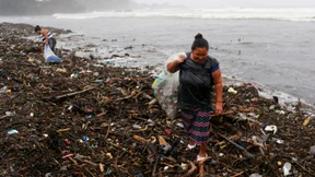 Plastikmüll überschwemmt Teile der Küste El Salvadors