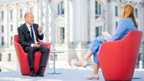 Unterhaken mit Olaf Scholz? So nicht!