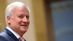 Seehofer erhebt Pkw-Maut zur Koalitionsfrage