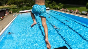 Ohne Eltern ins Freibad