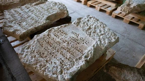 Sprechende Steine werben für Schum-Städte