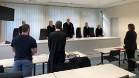 Polizist darf nicht als „Officer“ in sozialen Netzwerken auftreten