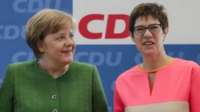 Bundeskanzlerin stellt ihre Kandidatin für Tauber-Nachfolge vor