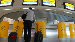 Nach den Zügen stehen die Flugzeuge still