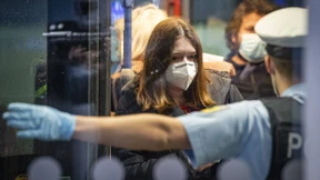 Viele Passagiere ignorieren Corona-Regeln