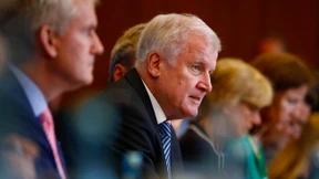 „Seehofer bleibt hochexplosiver Sprengstoff“