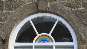 Der Hoffnung spendende Regenbogen