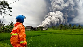 Zerstörung nach Vulkanausbruch auf Java