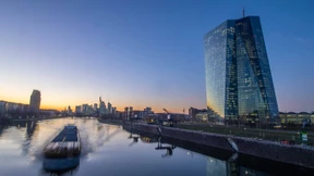 Her mit den Schulden