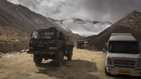 Truppenaufmarsch auf dem Dach der Welt