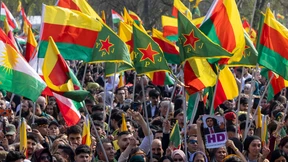 Tausende Menschen bei kurdischem Newroz-Fest in Frankfurt