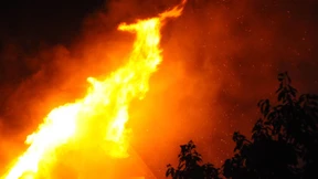 Die Not schlägt Flammen  