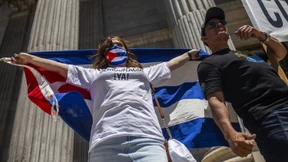 „Nieder mit der Diktatur"