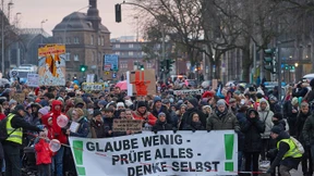 Tausende demonstrieren in Hamburg gegen Corona-Maßnahmen