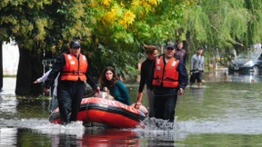 Die Mutter der Präsidentin will der Flut trotzen