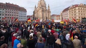 Pegida-Demonstranten prügeln auf Journalisten ein