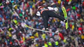 Eisenbichler auf Schultern getragen