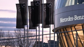 Mercedes ruft weltweit fast eine Million Autos zurück