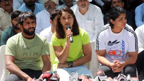 Starke Frauen gegen einen Funktionär