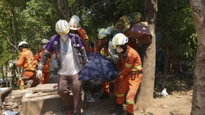 Frau in Myanmar nach rund 90 Stunden lebend aus Trümmern geborgen