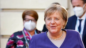 Merkel soll Büro mit neun Mitarbeitern bekommen