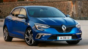 Mit dynamischer Allradlenkung und vier Türen