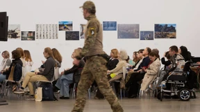 Bei Luftalarm einfach im Schutzkeller über Bücher reden
