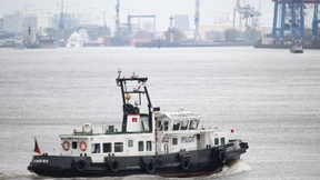 Hamburger Hafen bleibt zweiten Tag für große Schiffe gesperrt
